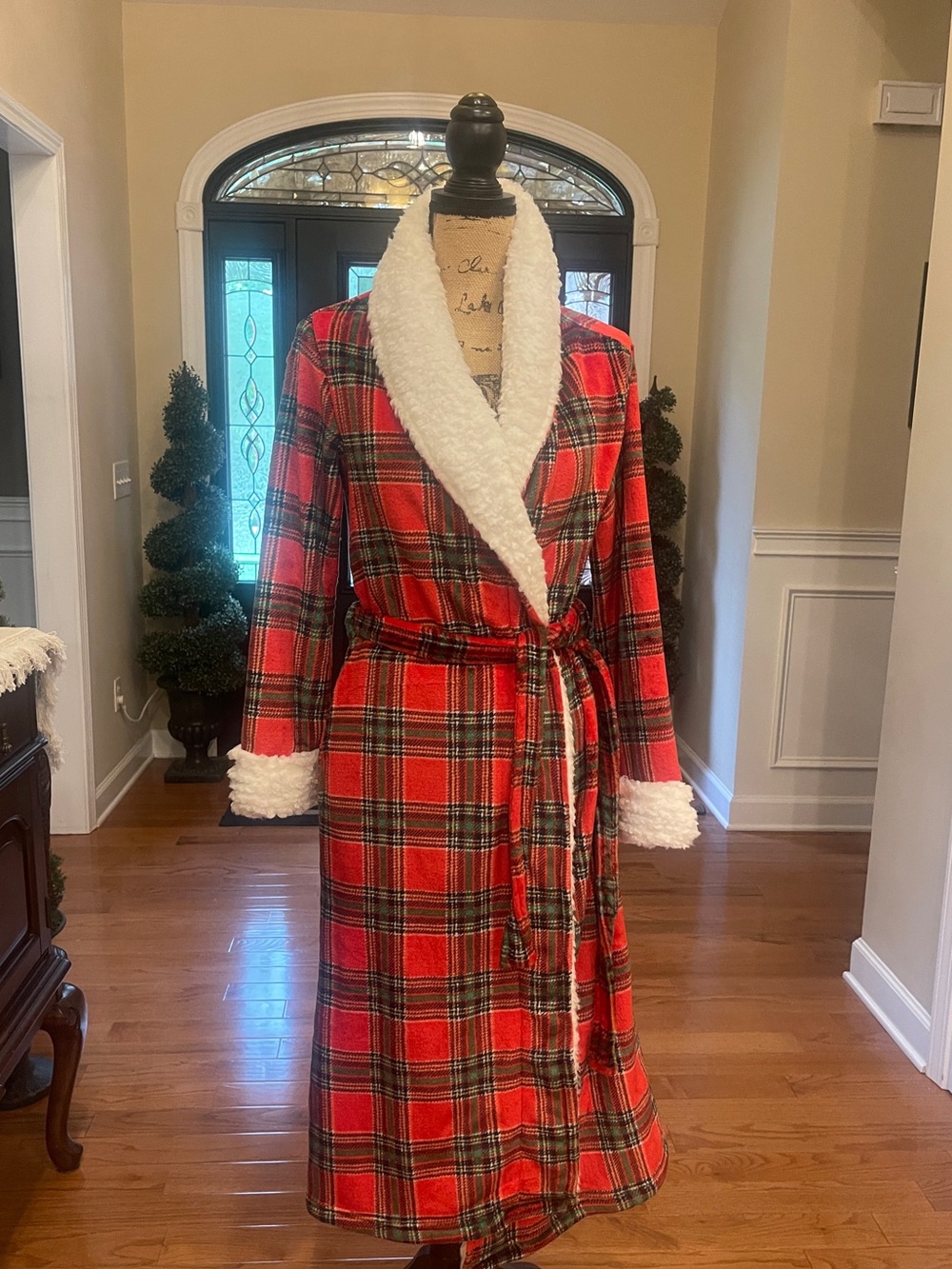 Secret Treasures Women's Plaid Fleece Christmas Robe Women's Size Medium